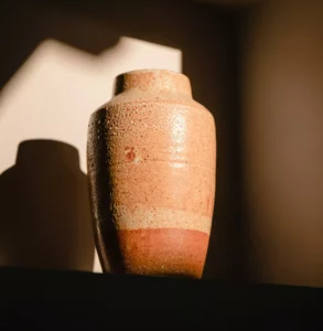 L'atelier céramique & design implanté à Bannalec dans le Finistère sud propose des céramiques sur mesure.